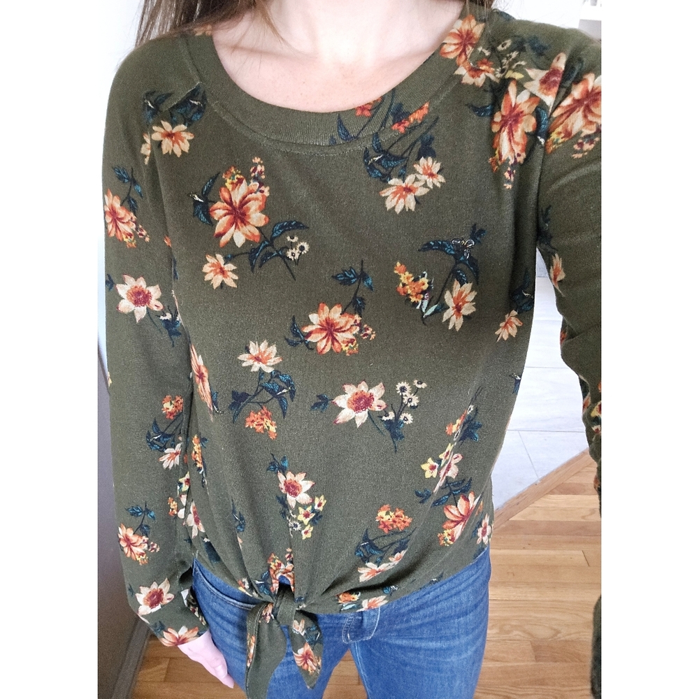 Like New Olive Green Floral Tie Front Long Sleeved Top